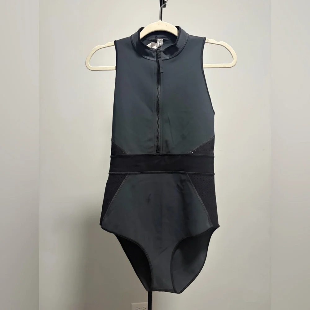 Lululemon – Wild Abandon One Piece Swimsuit – Zip Front – Gray Black – Sz. 10